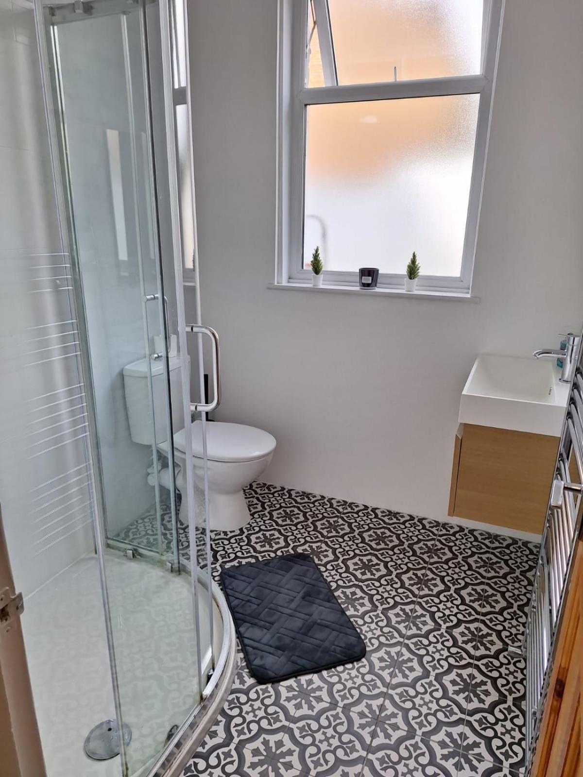 Modern Ground Floor Flat - 15 Min To Central London Apartment Exterior photo