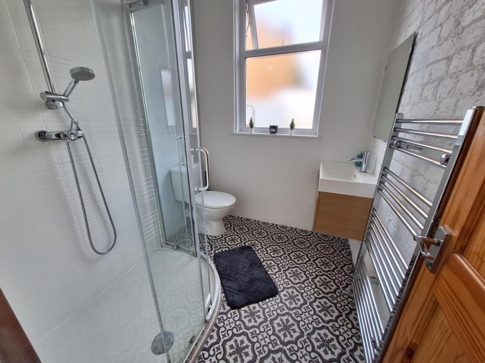 Modern Ground Floor Flat - 15 Min To Central London Apartment Exterior photo